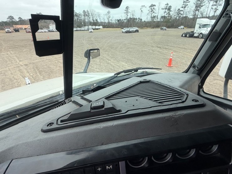 #227-•-2020-mack-anthem-image-64