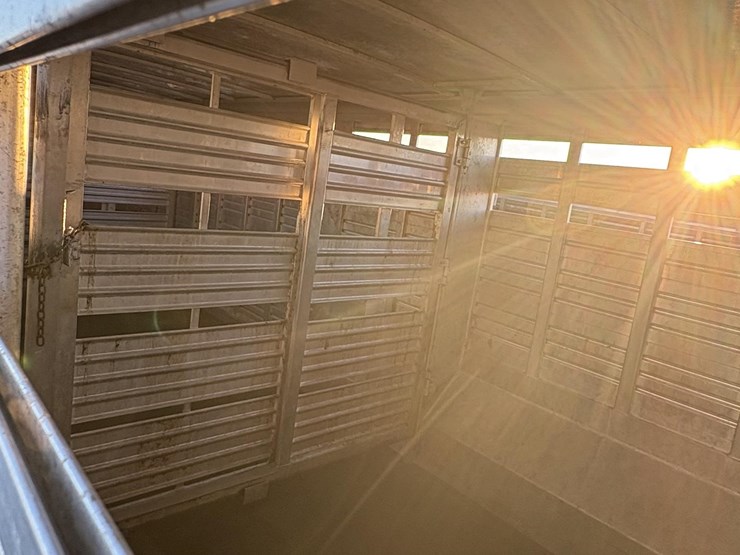 2001-featherlite-32-ft-image-9