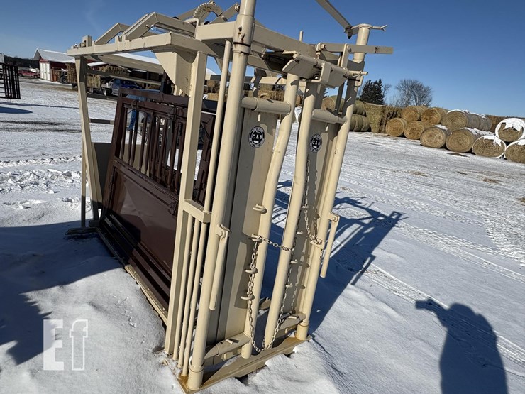 c&b-farm-+-outdoors-cattle-chute-10-image-3