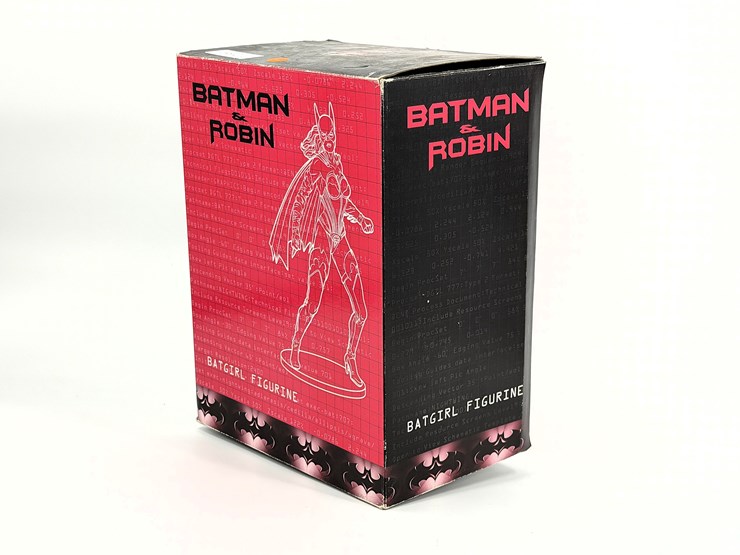 #1057-•-batman-and-robin-batgirl-figurine-image-13
