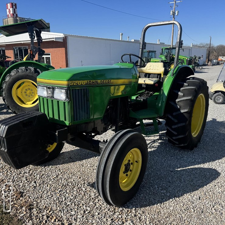 1992 JOHN DEERE 5200