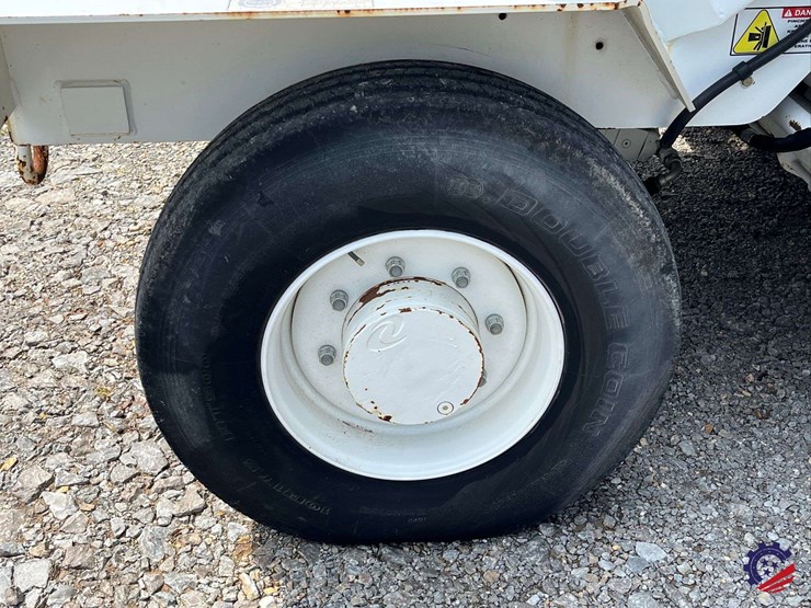 roadtec-cb100-sweeper-conveyor-image-11