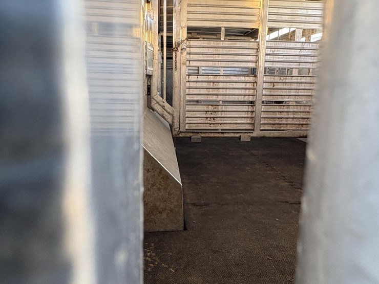 2001-featherlite-32-ft-image-8