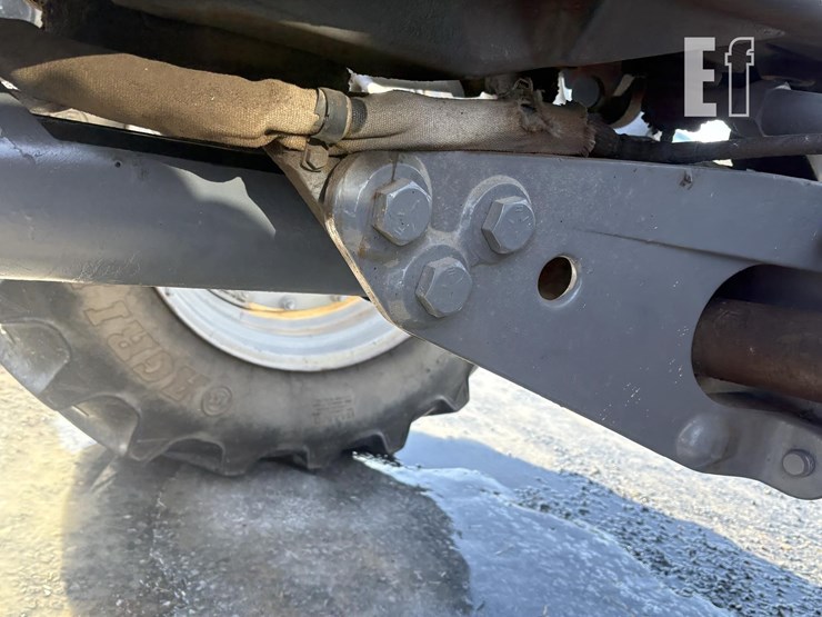 1995-ford-8670-image-11