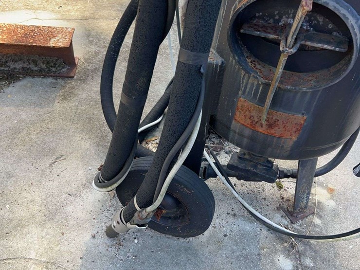 mobile-sand-blaster-and-rack-image-17