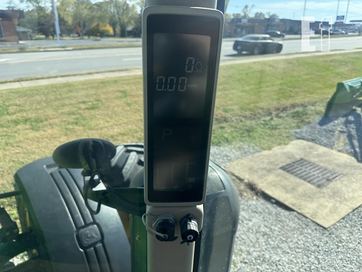 2013-john-deere-8310r-image-21