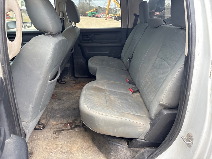 2013-dodge-ram-3500-image-6