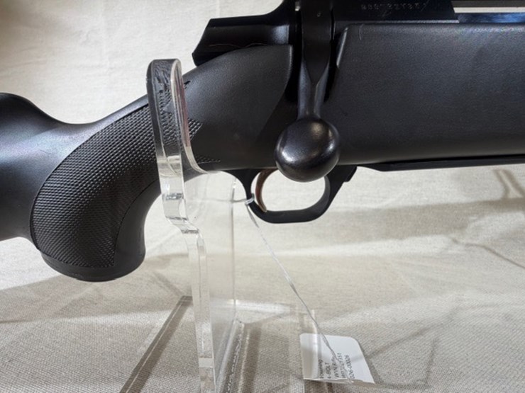 #215-•-browning-a-bolt-rifle-image-40