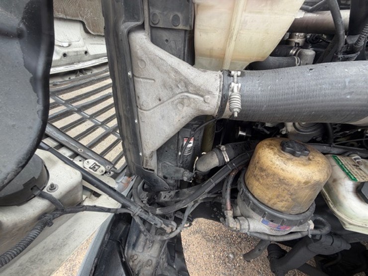 #226-•-2018-freightliner-cascadia-image-60