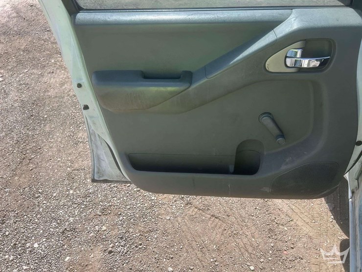 2014-nissan-frontier-image-10