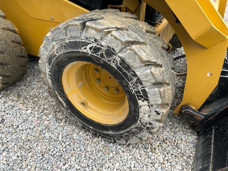 2019-caterpillar-246d3-image-12