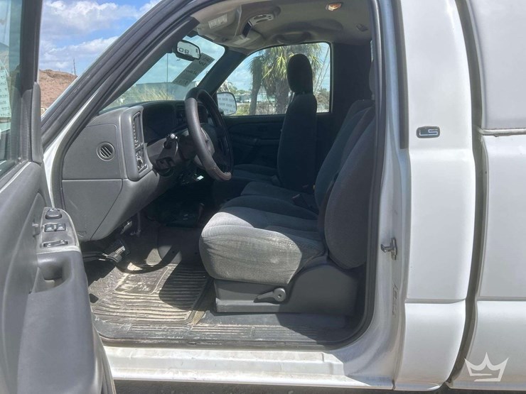 2004-chevrolet-silverado-1500-image-8