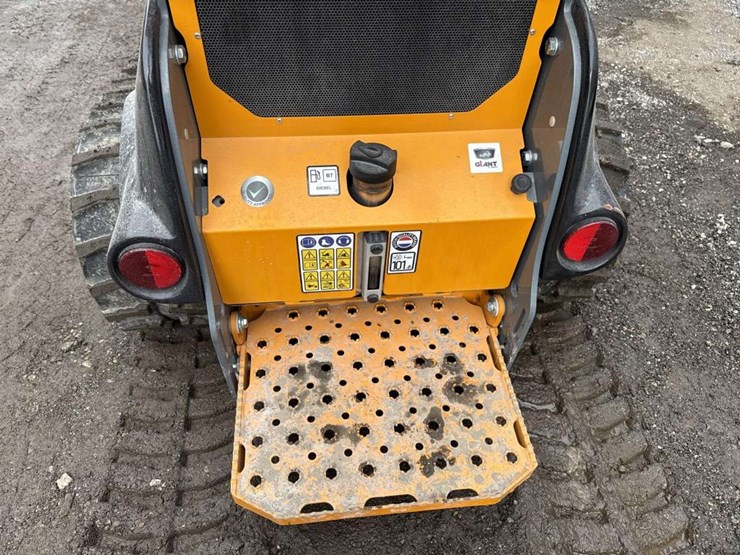 giant-gs950t-mini-skid-steer-image-13
