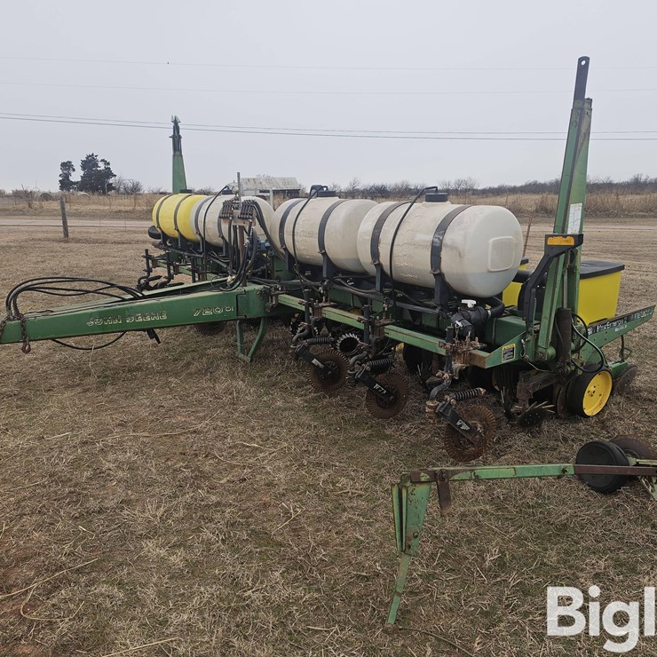 JOHN DEERE 7200