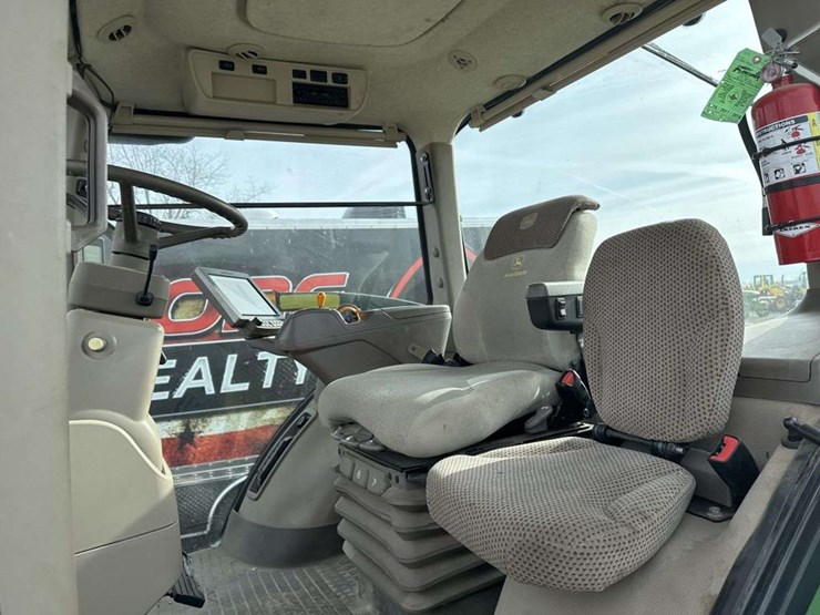 john-deere-8245r-image-18