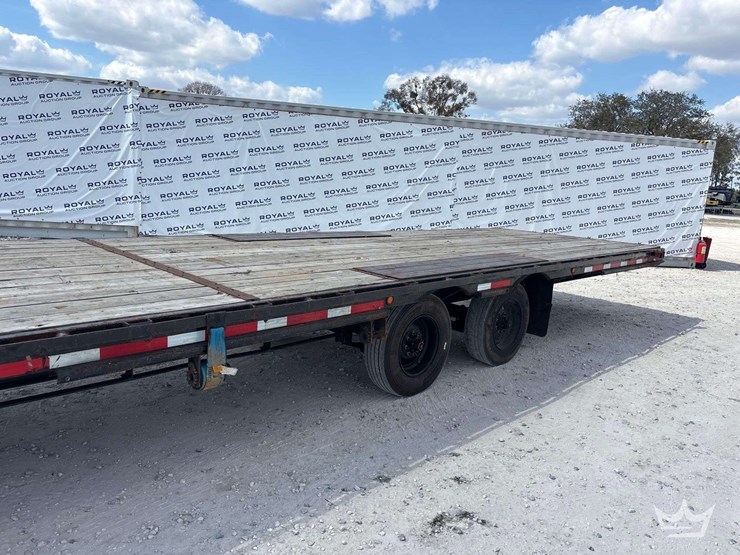 2022-custom-flatbed-image-8