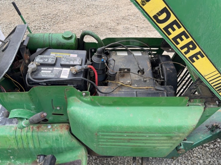 john-deere-212-image-6
