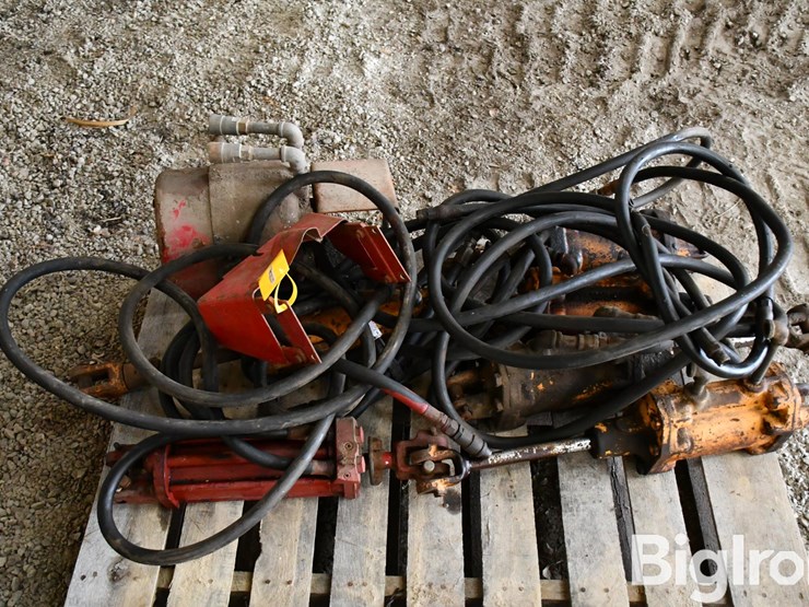 pallet-of-farm-supports-image-11