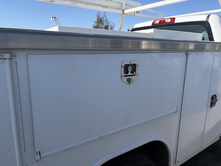 2017-chevrolet-2500-image-27