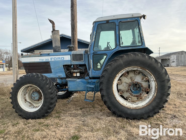 ford-tractor-image-8