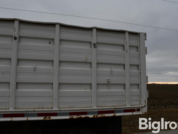 1981-international-1724-s/a-grain-truck-image-19