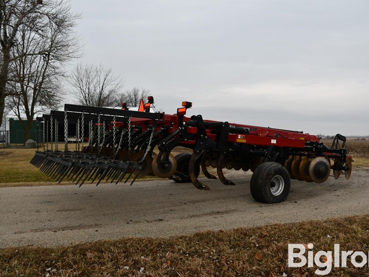 case-ih-870-ecolo-tiger-7-shank-disk-ripper-image-5