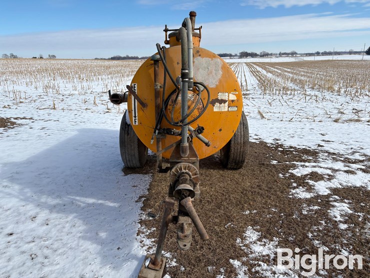 better-built-1100-manure-tank-image-2