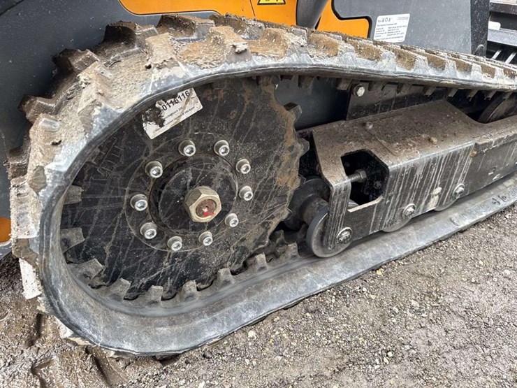 giant-gs950t-mini-skid-steer-image-18