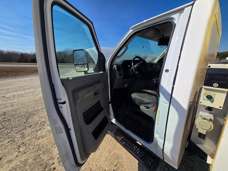 2019-ford-e450-image-23