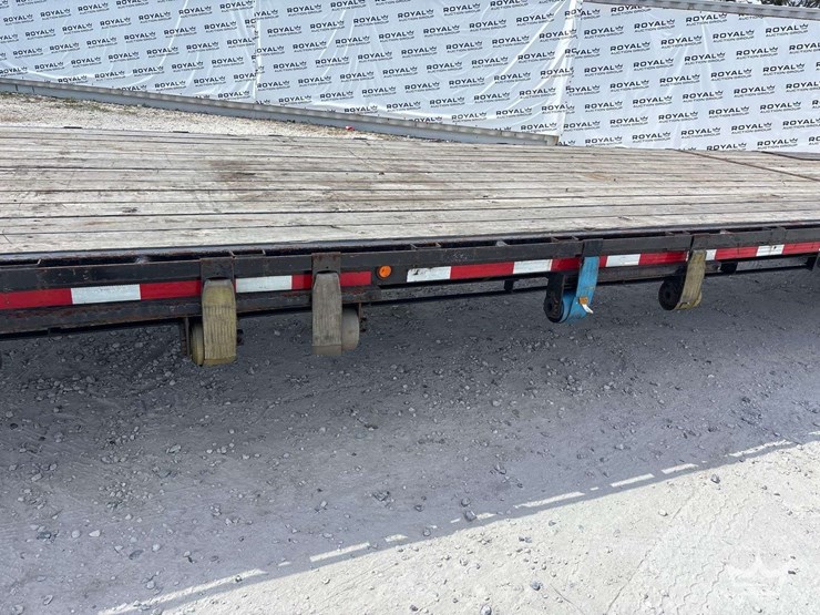 2022-custom-flatbed-image-7