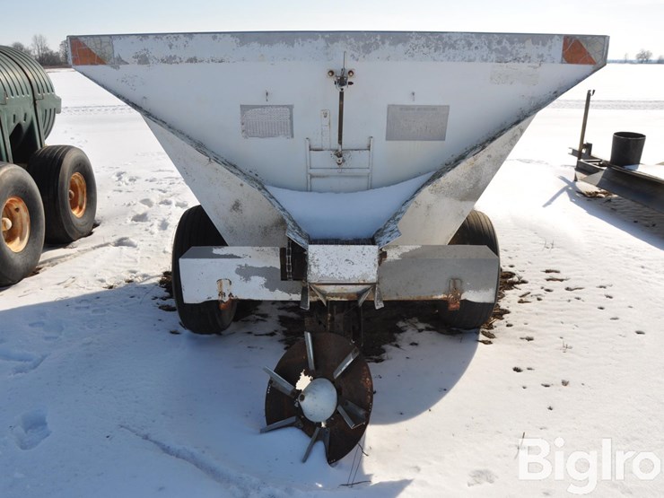 pull-type-dry-fertilizer-spreader-image-6