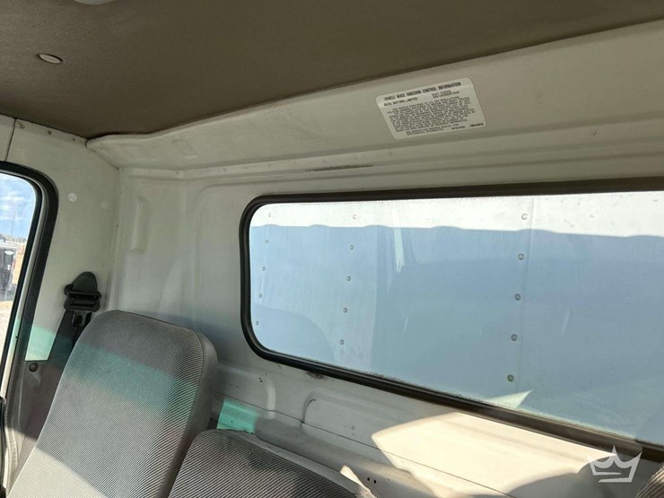 2004-isuzu-npr-image-23