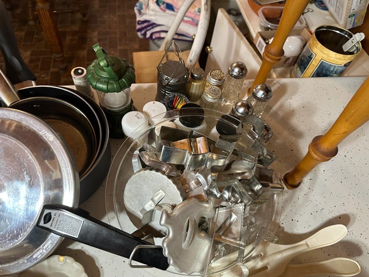 misc.-kitchen-cookware-&-silverware-image-9