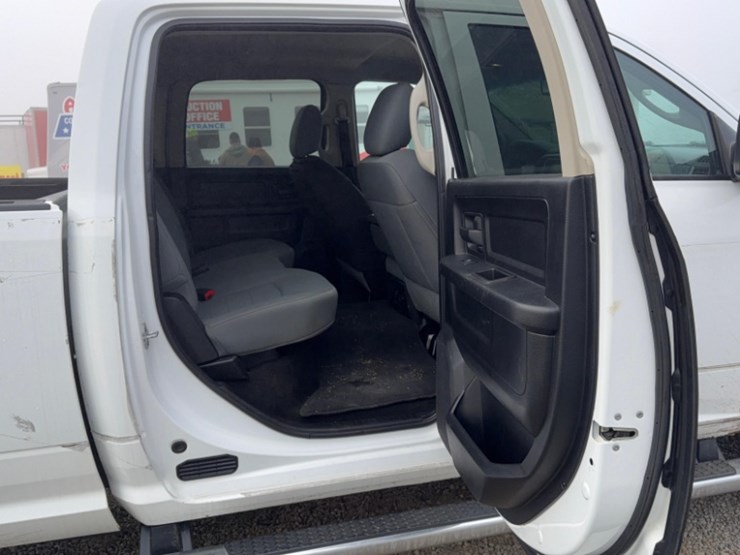 2015-dodge-2500-image-15