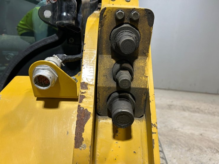 2021-caterpillar-259d3-image-11