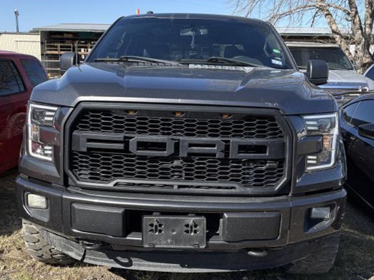 2016-ford-f150-xlt-image-2