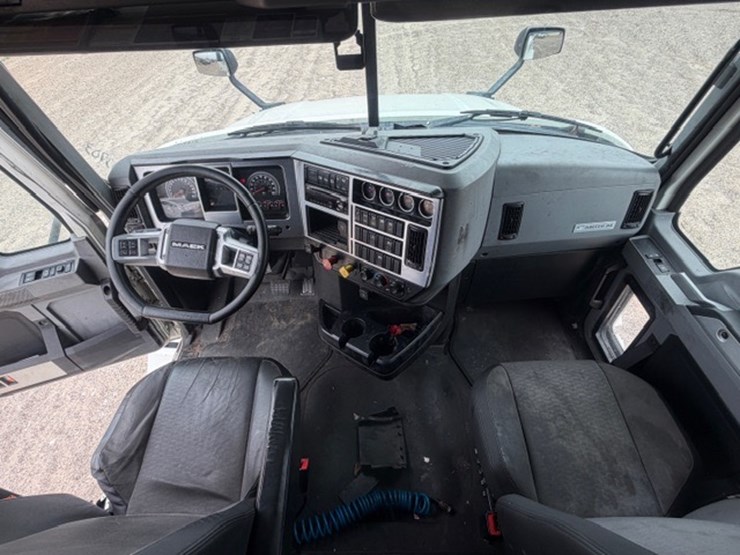 #227-•-2020-mack-anthem-image-82