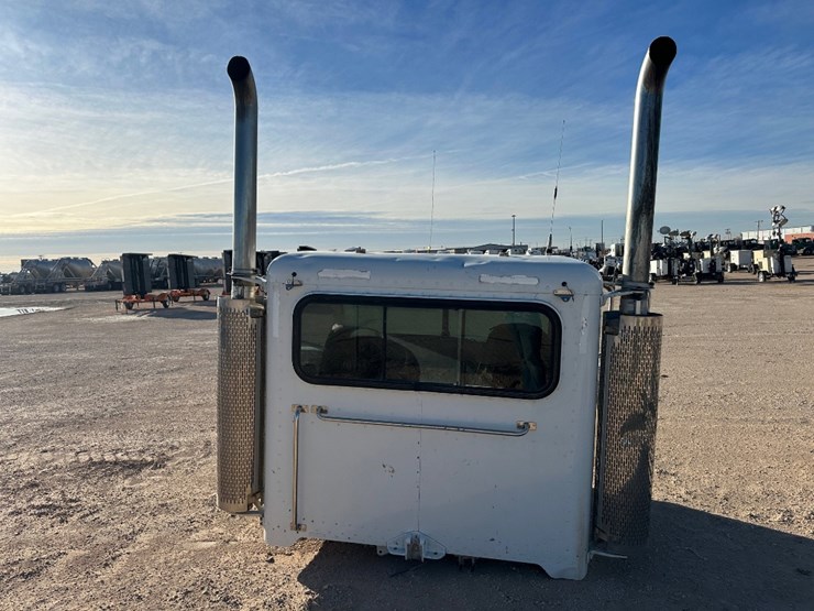 2005-peterbilt-379-image-2