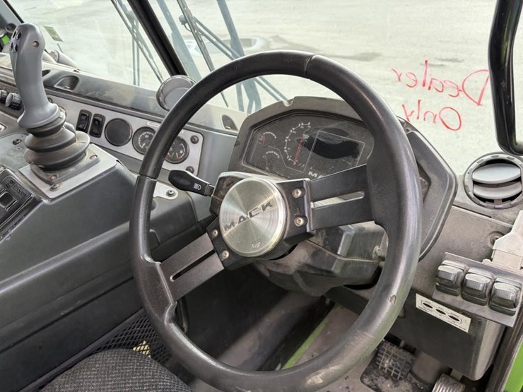 2018-mack-lr613-image-13