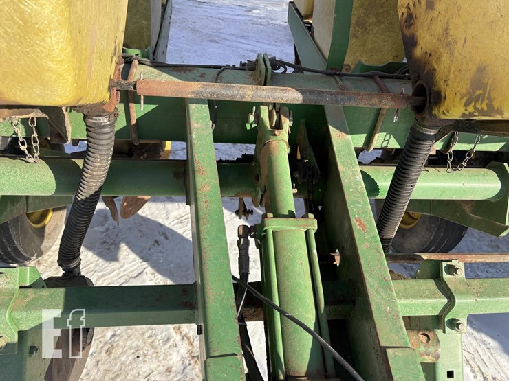 john-deere-7200-image-6