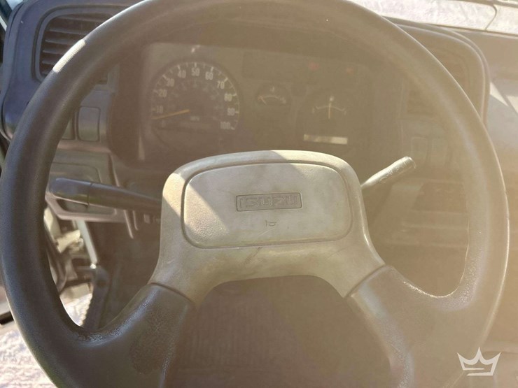 2004-isuzu-npr-image-16