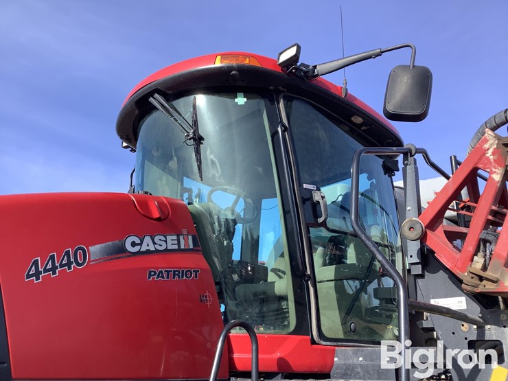 2015-case-ih-patriot-4440-image-9