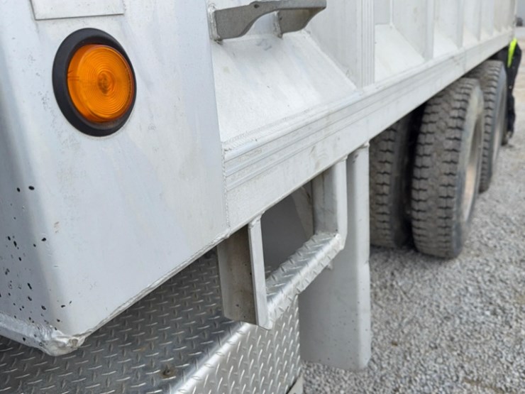 1998-international-9300-image-3