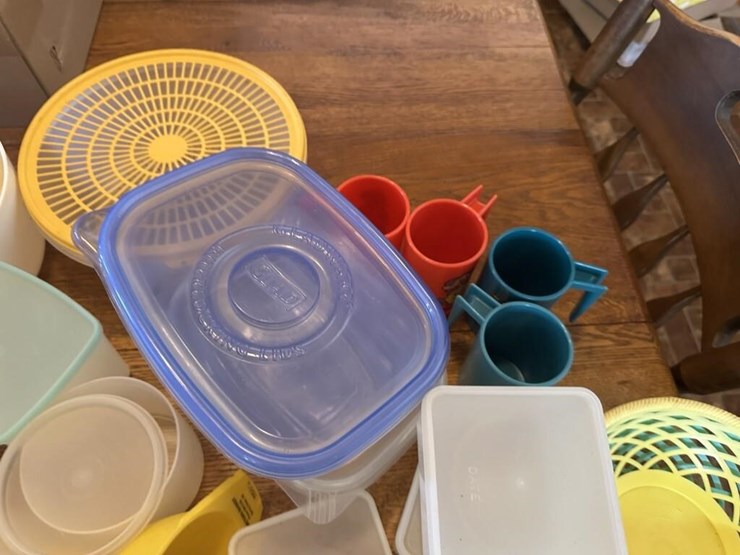 misc.-plastic-tupperware-image-16