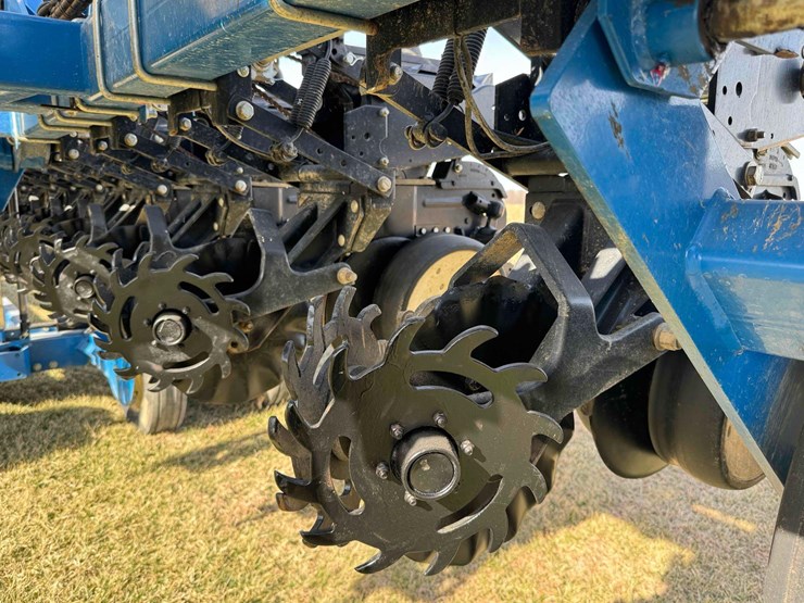 2012-kinze-3600-image-13