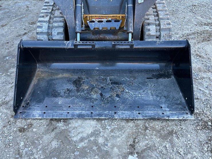 2015-deere-323e-image-9