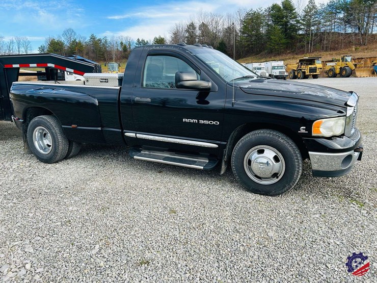 2004-dodge-ram-3500-image-8