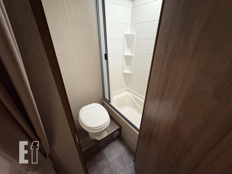 2018-gulf-stream-coach-vintage-cruiser-112-image-13