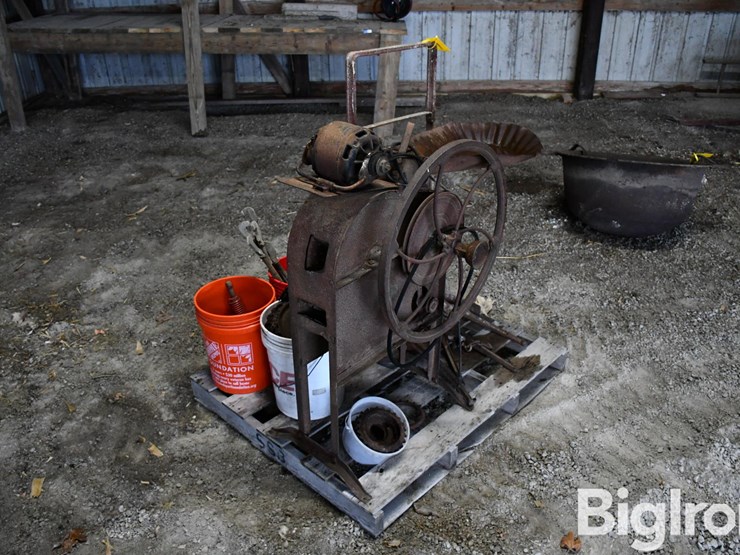 pallet-of-farm-support-image-3