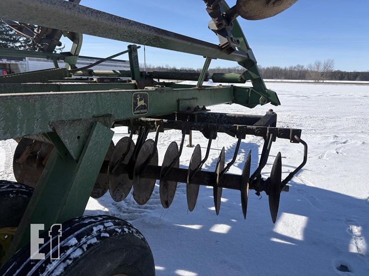 john-deere-235-image-8